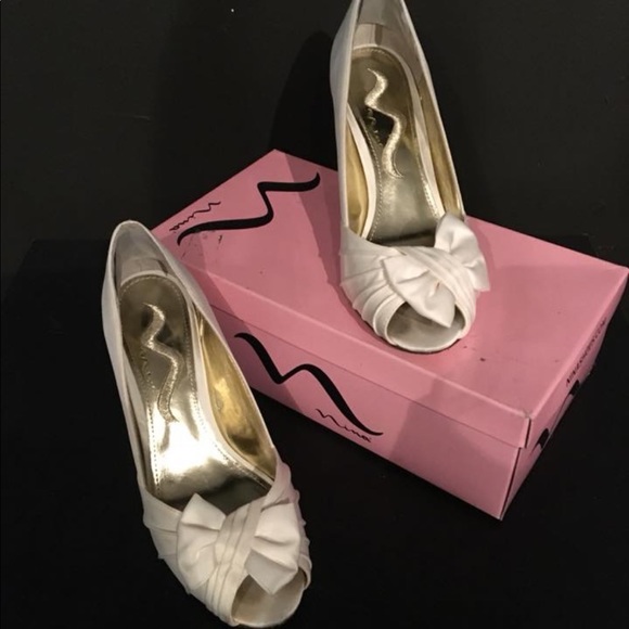 White heels - Picture 2 of 2